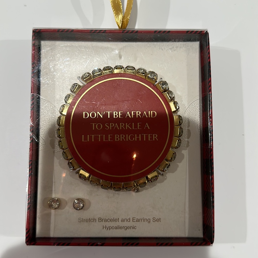 🌸NEW Women’s Stretch Bracelet and Earrings Set Hypoallergenic With Box.